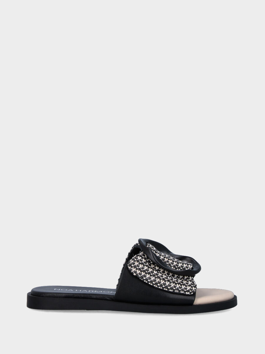 Ciabattina nera in tessuto con fibbia circolare