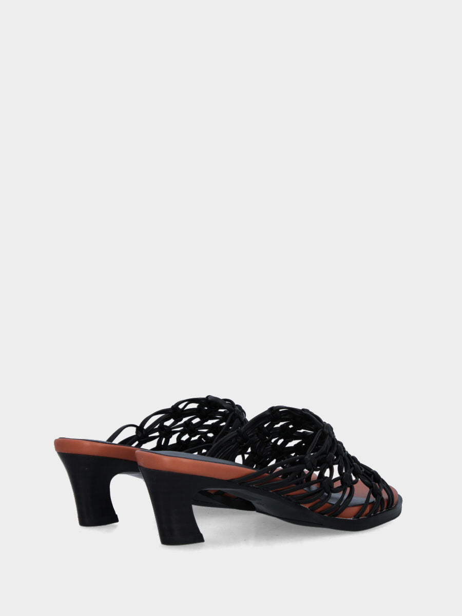 Ciabattina nera in ecopelle intracciata a rete