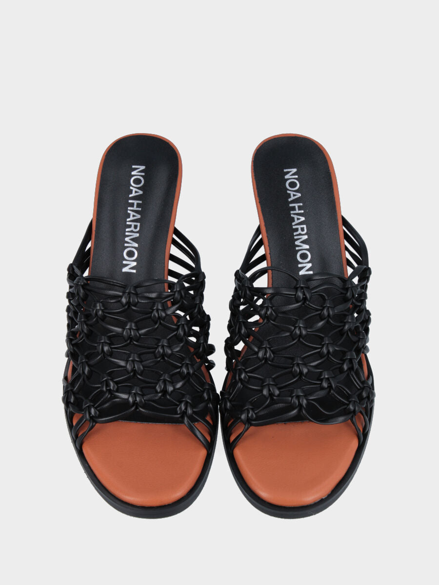 Ciabattina nera in ecopelle intracciata a rete