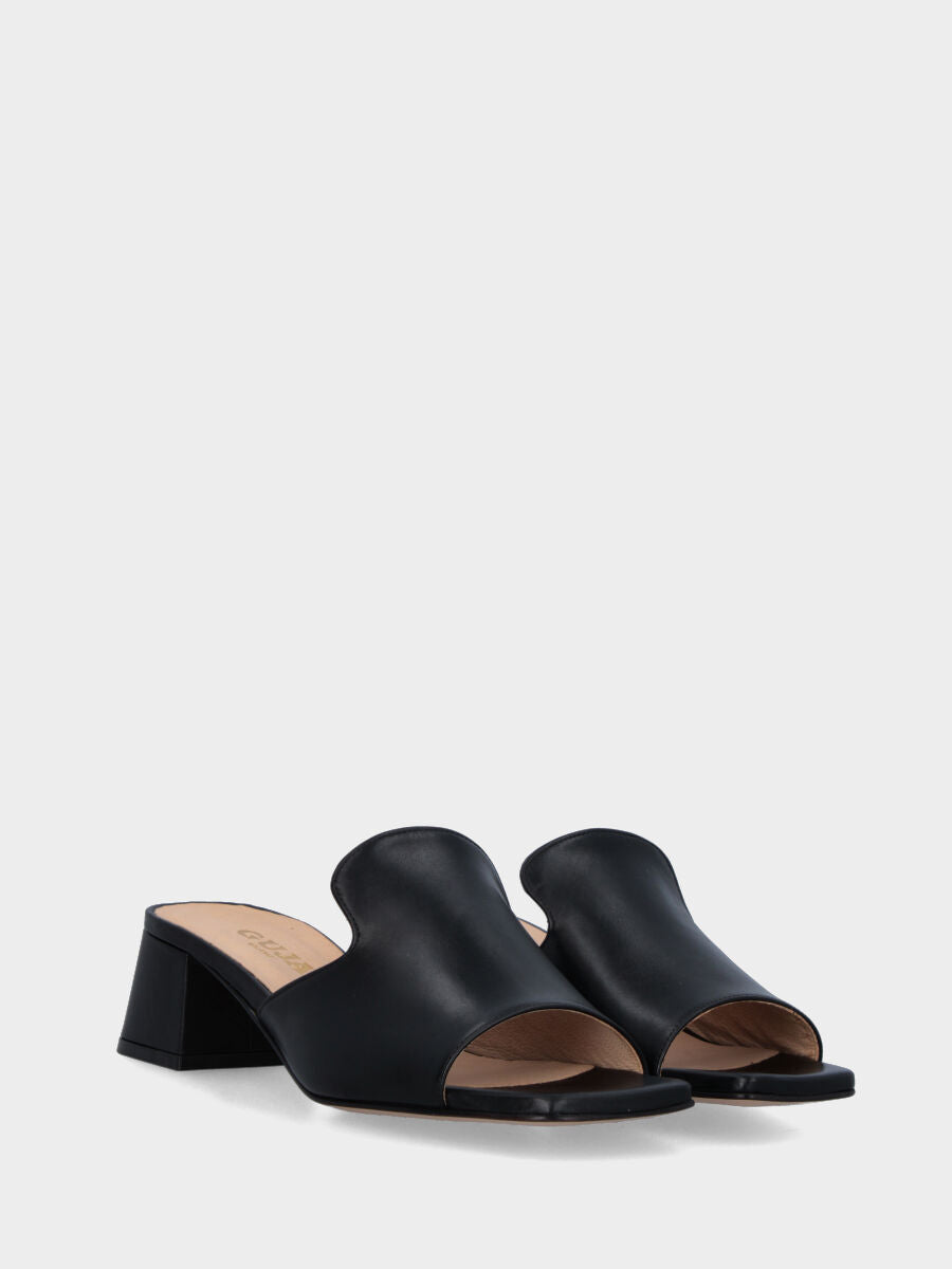 Black leather slipper with squared strap