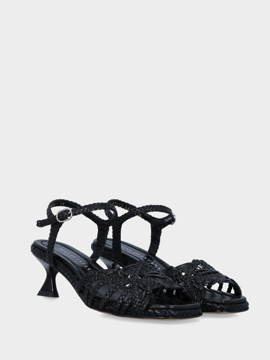 Sandalo nero in pelle intrecciata con fascetta elaborata