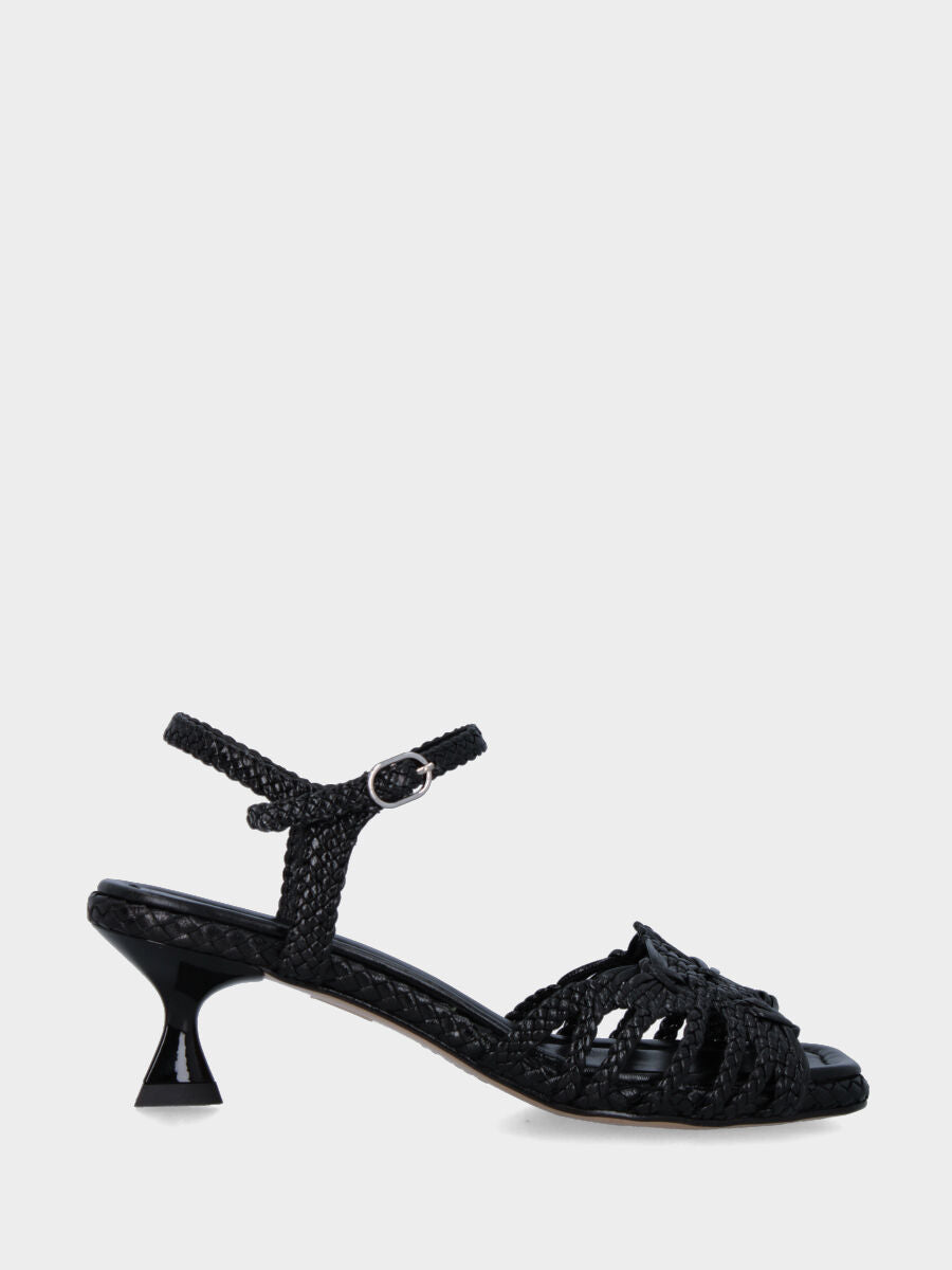 Sandalo nero in pelle intrecciata con fascetta elaborata