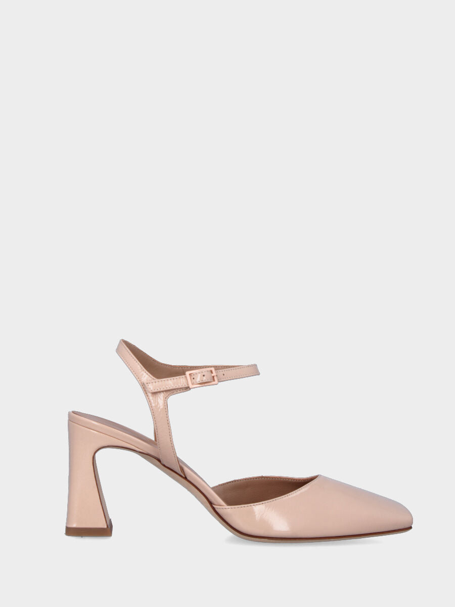 Nude Slingback aus Naplak mit asymmetrischem Ausschnitt
