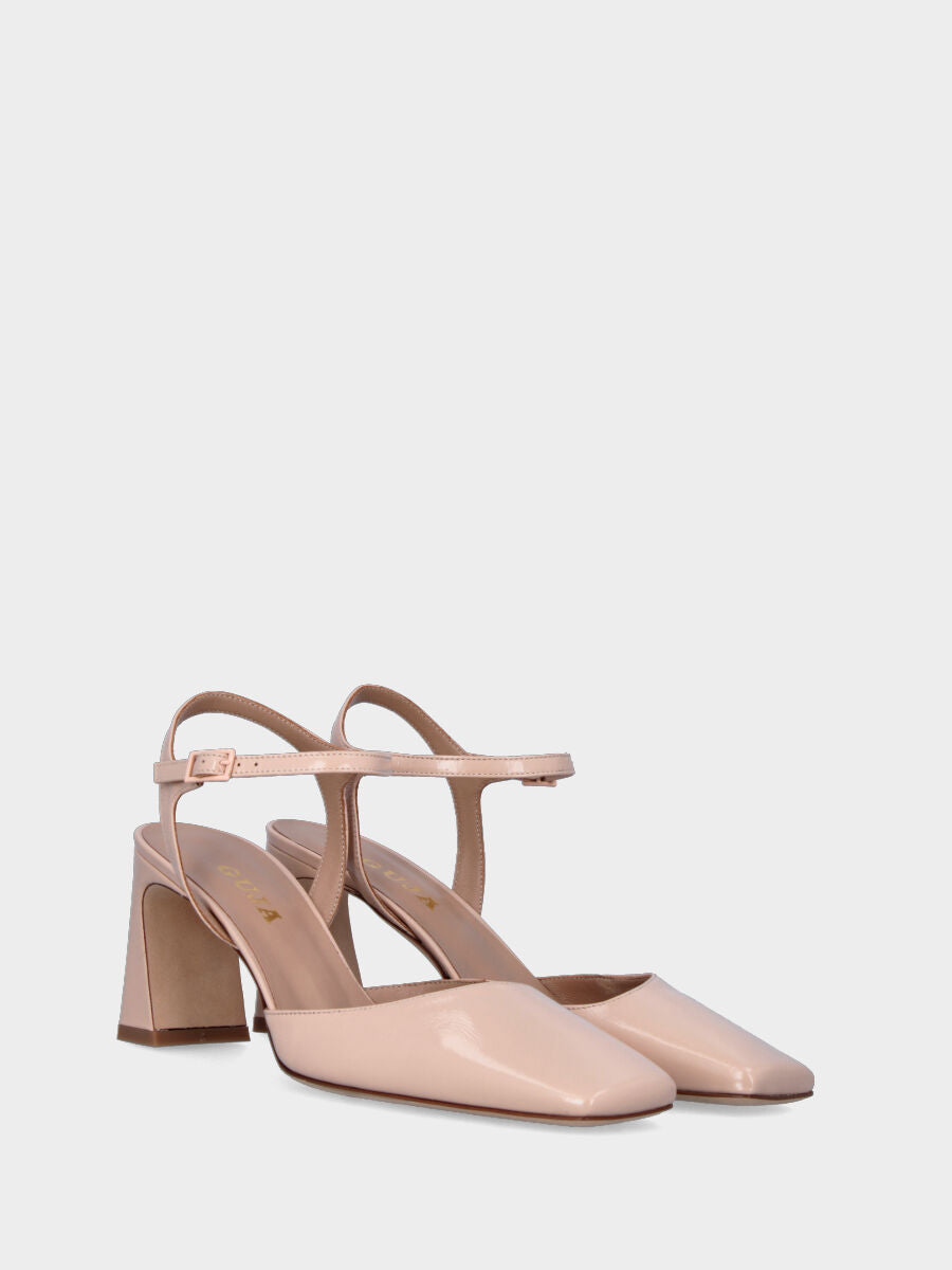 Nude Slingback aus Naplak mit asymmetrischem Ausschnitt