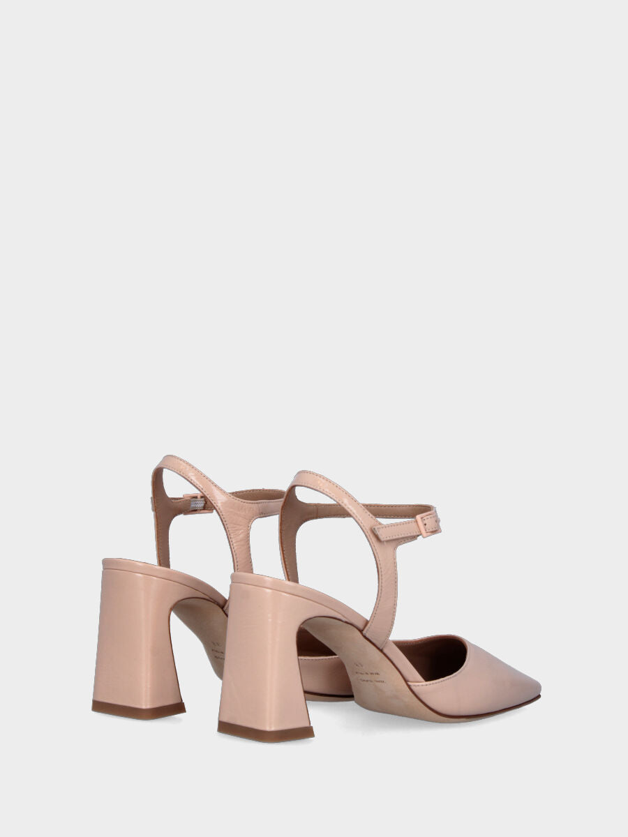 Nude Slingback aus Naplak mit asymmetrischem Ausschnitt