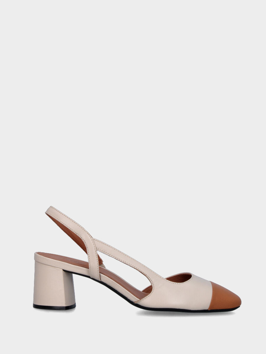 Slingback nude in pelle con cinturino asimmetrico e punta cuoio