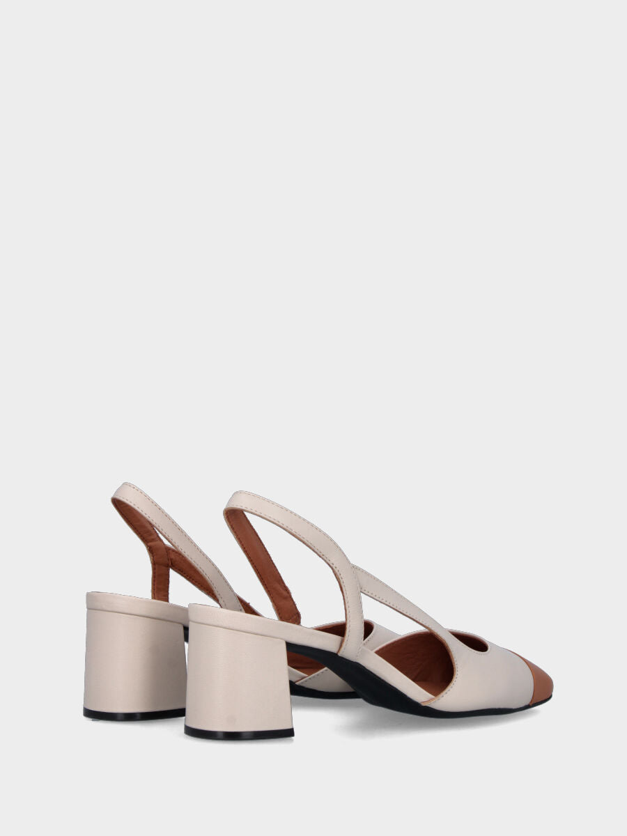 Slingback nude in pelle con cinturino asimmetrico e punta cuoio