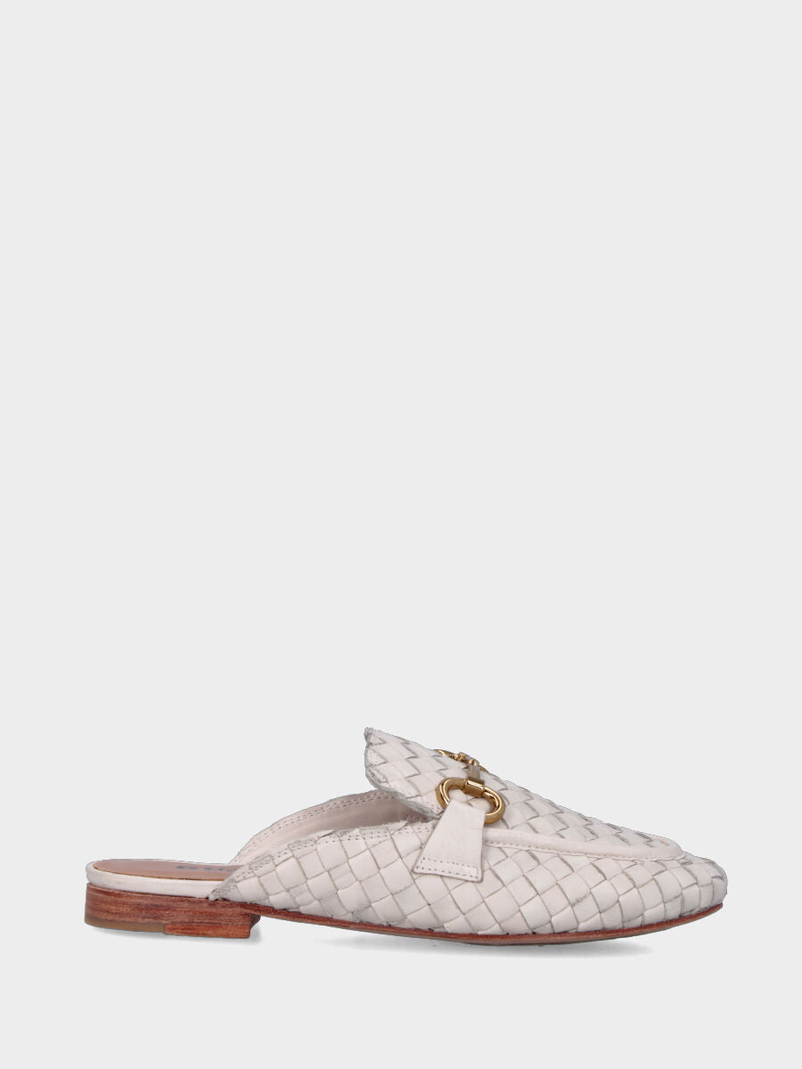 Sabot avorio in pelle intrecciata con morsetto