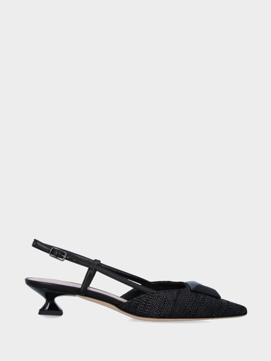 Slingback nera in tessuto con accessorio a trapezio