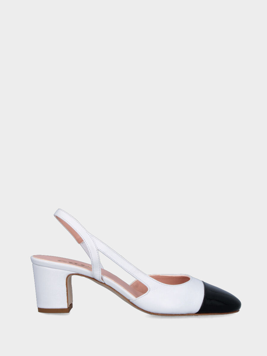 Slingback blanc en cuir avec bride asymétrique et bout brillant noir