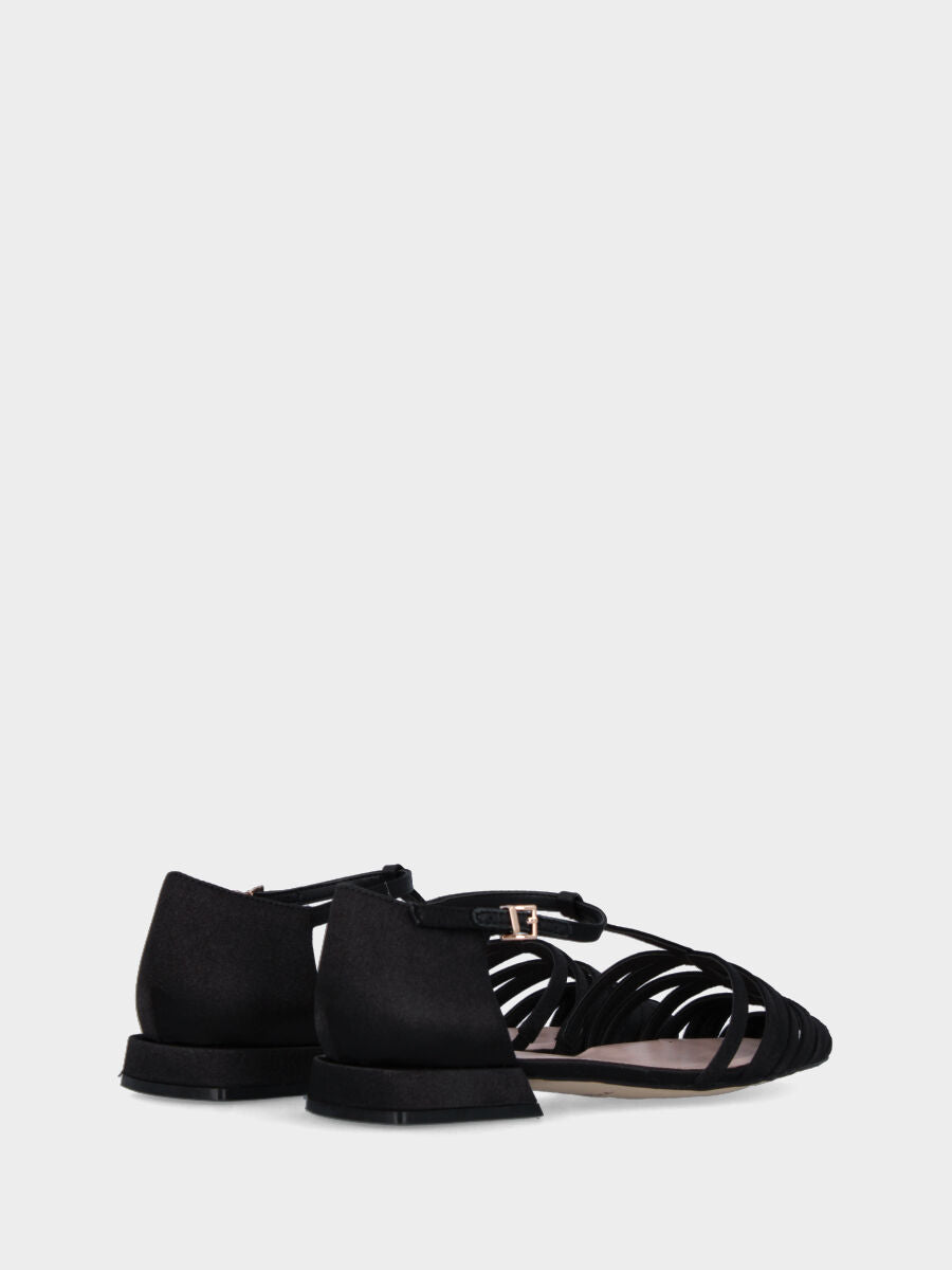 Sandale basse noire en tissu avec bride verticale et croisées