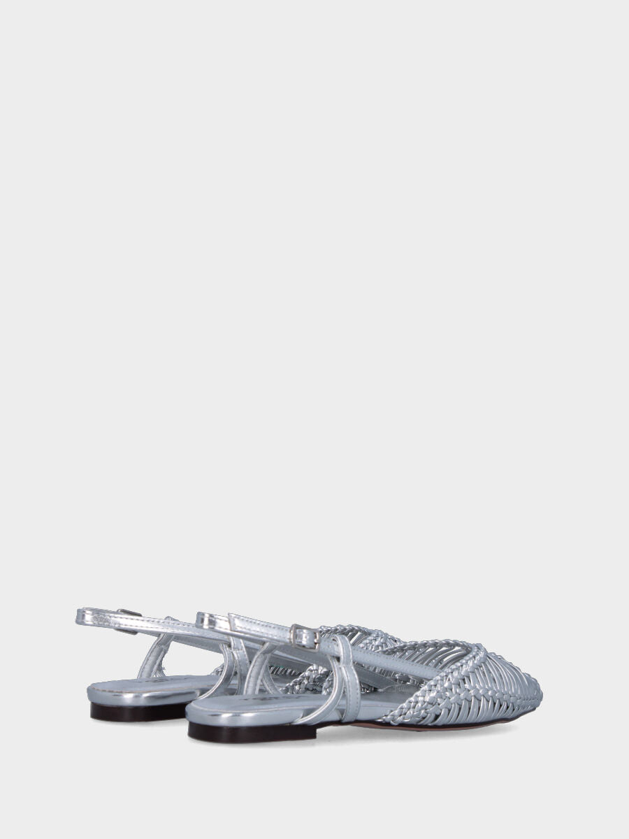 Silberner Sandale aus Kunstleder mit kaskadenförmigen Riemchen