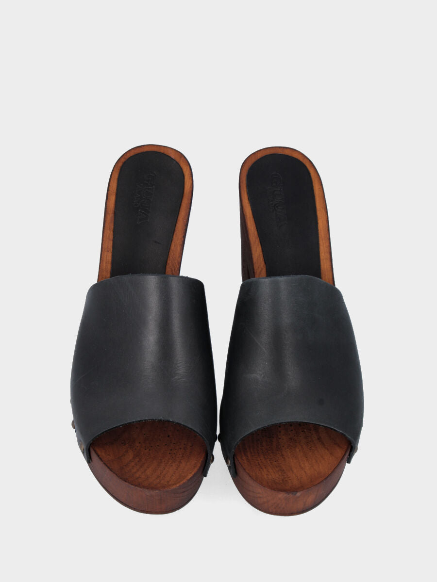 Sabot noir en cuir à bout ouvert
