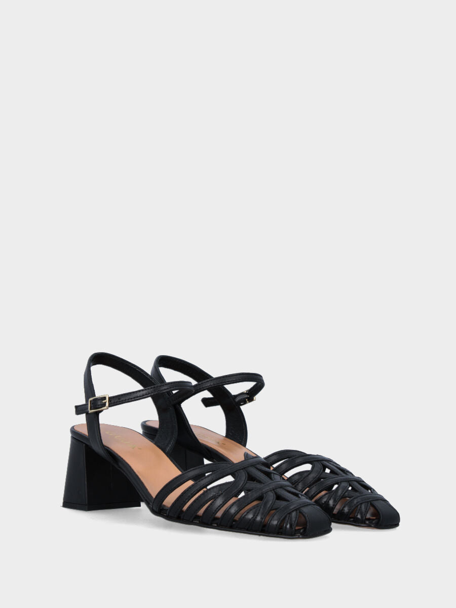 Sandalo nero in pelle con fascette incrociate