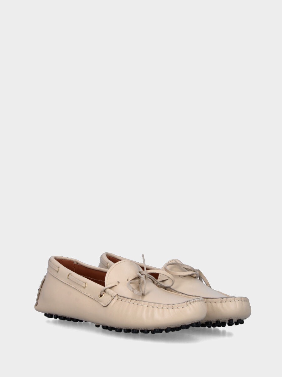 Mocassino beige in pelle con laccio