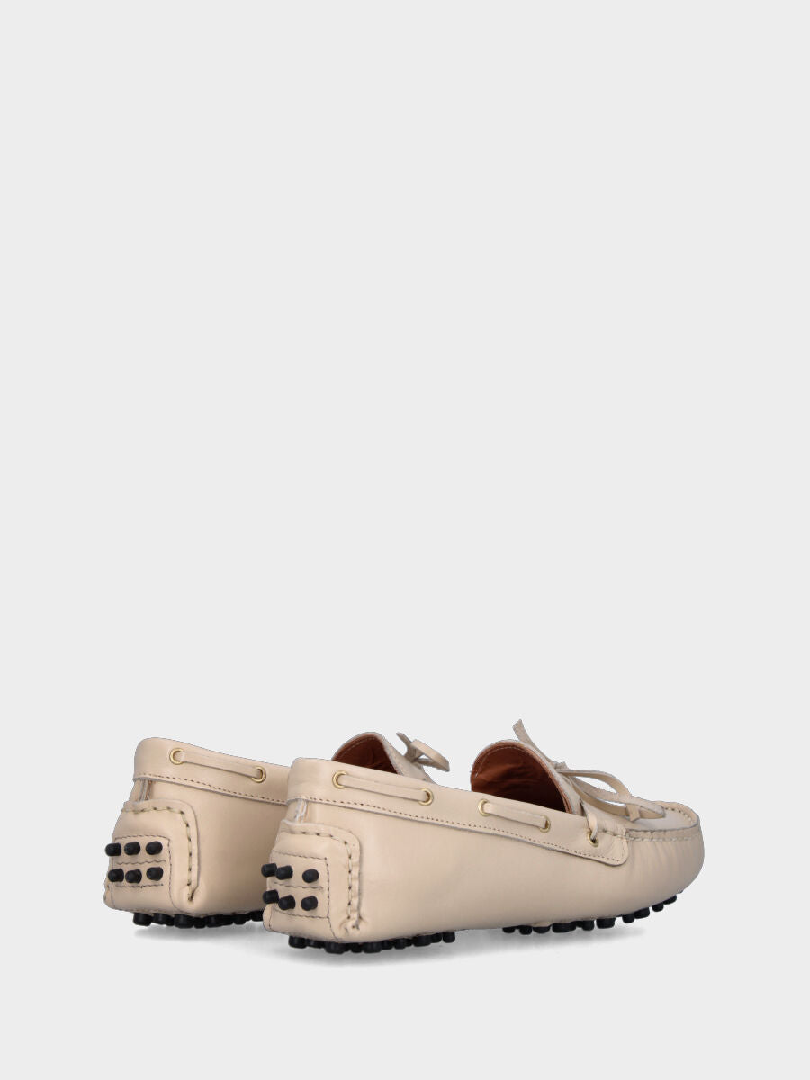 Mocassino beige in pelle con laccio
