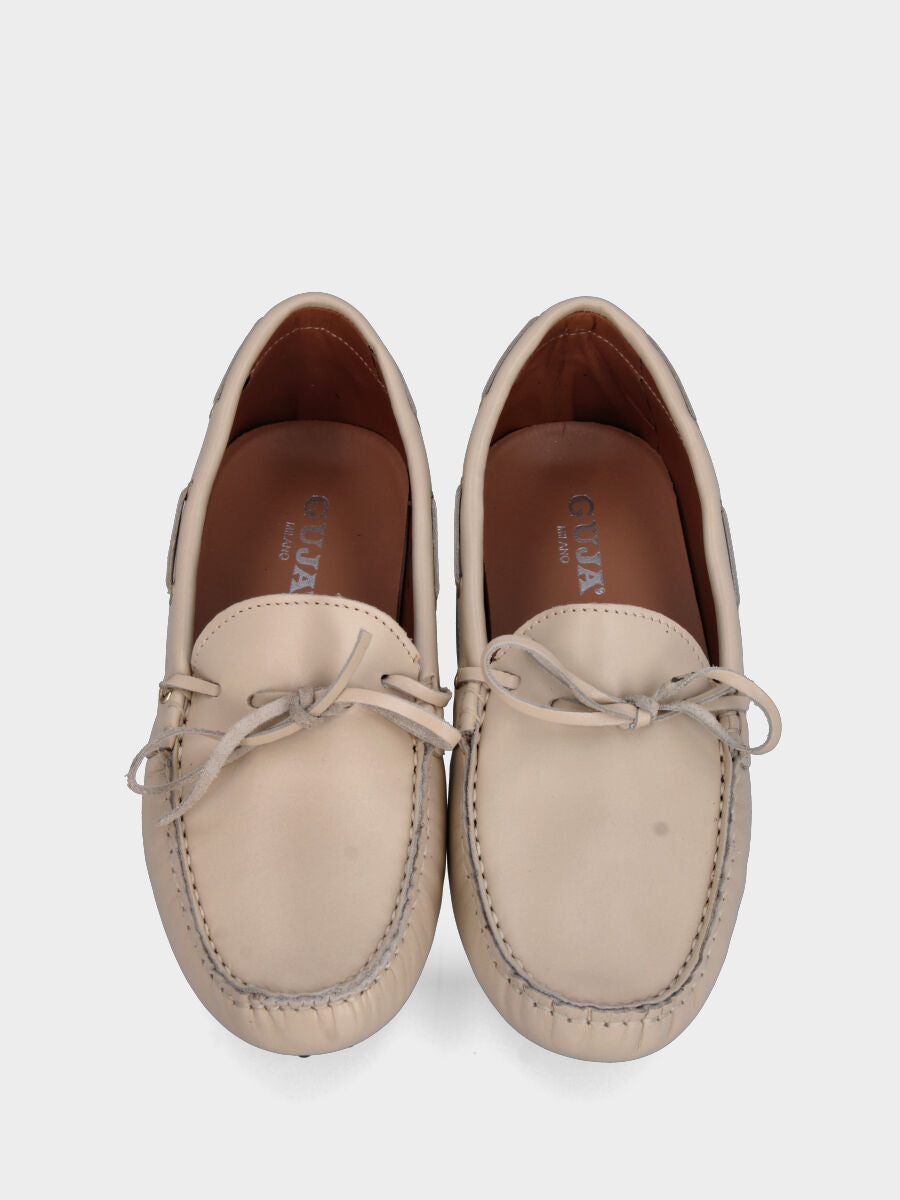 Mocassino beige in pelle con laccio
