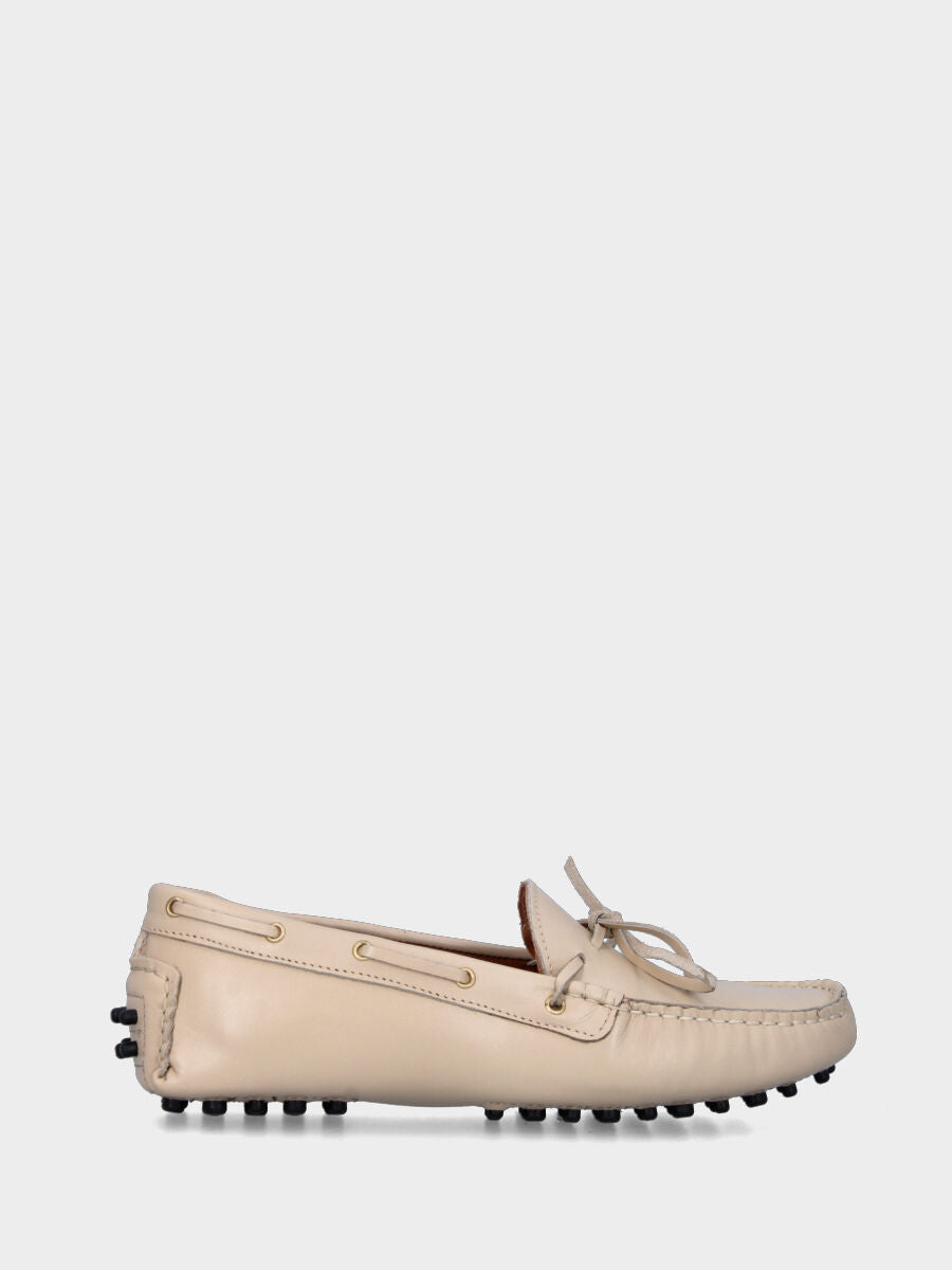Mocassino beige in pelle con laccio