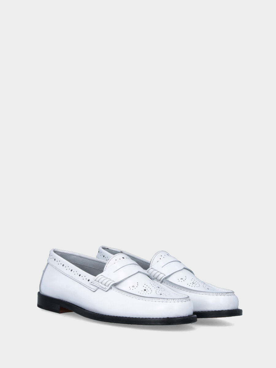 Mocassin blanc en cuir modèle college avec fleurs perforées