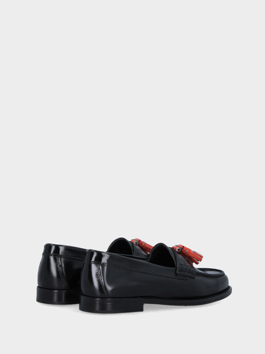 Mocassino nero in pelle modello college con nappine arancioni