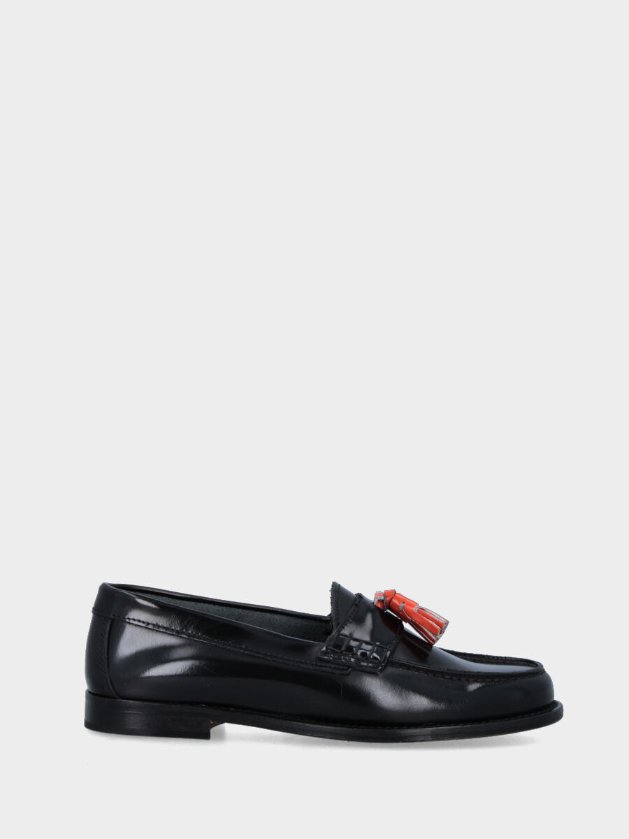 Mocassino nero in pelle modello college con nappine arancioni