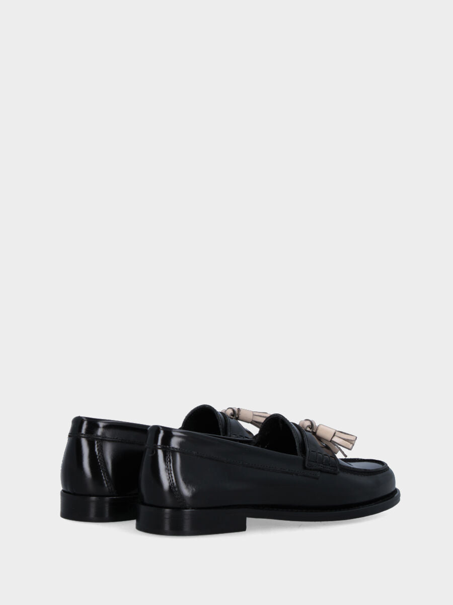 Mocassino nero in pelle modello college con nappine panna