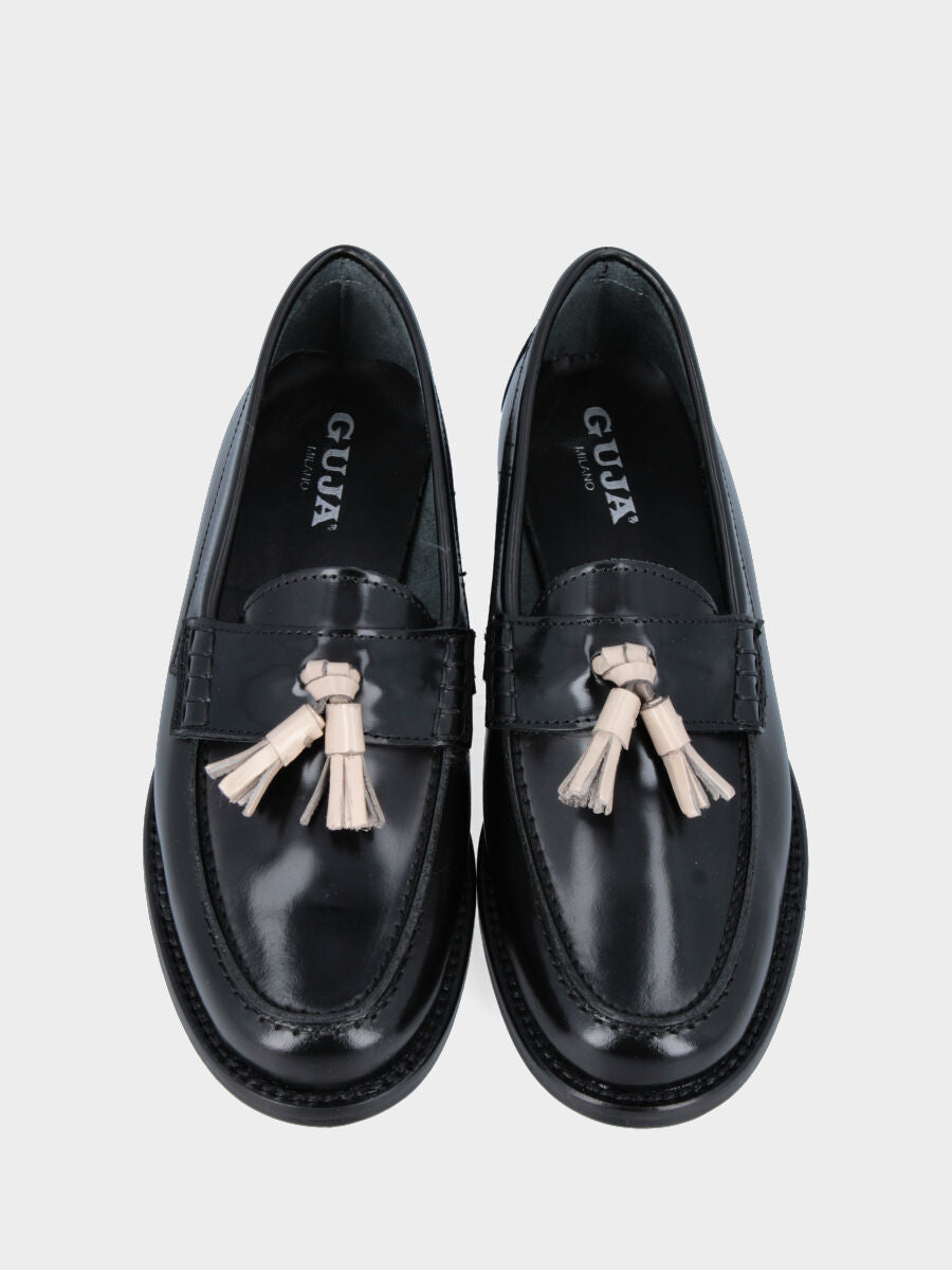 Mocassino nero in pelle modello college con nappine panna
