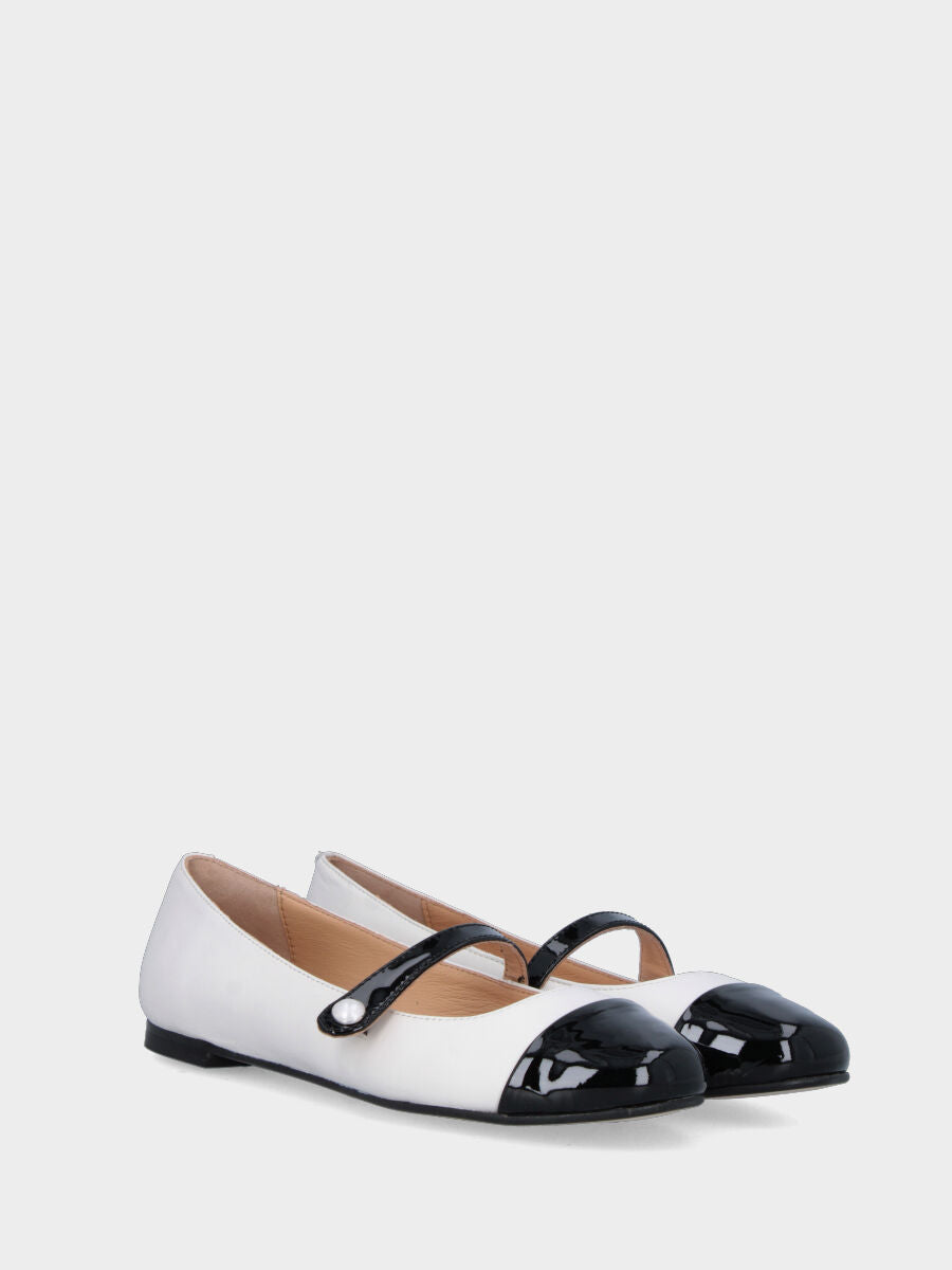 Ballerina bianca in pelle con puntalino nero in vernice
