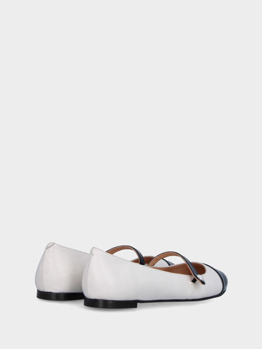 Ballerina bianca in pelle con puntalino nero in vernice