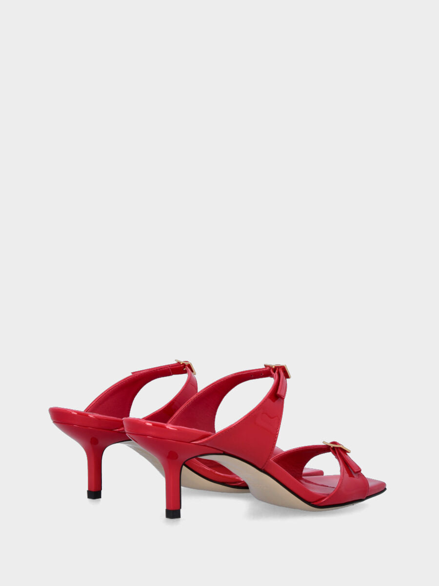 Sandale rouge en cuir avec deux brides à boucles