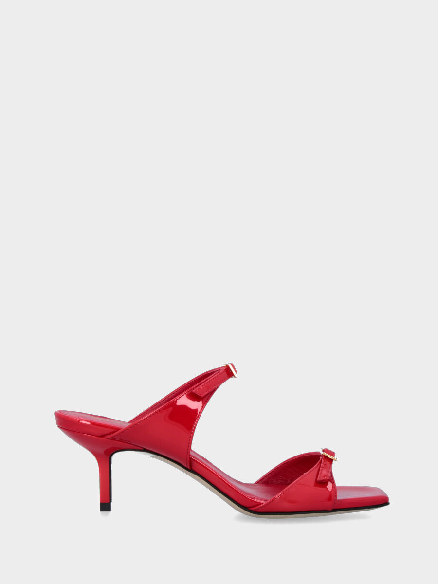 Sandale rouge en cuir avec deux brides à boucles