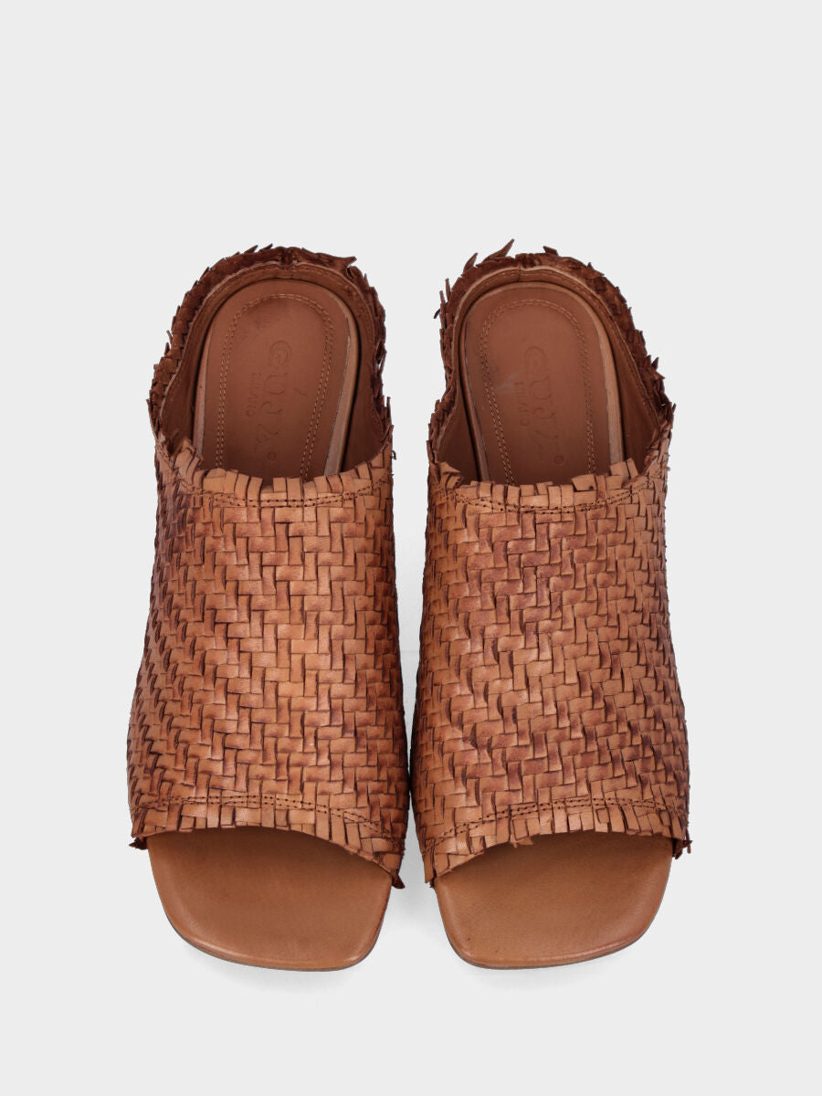 Lederslipper aus geflochtenem Leder mit quadratischer Spitze