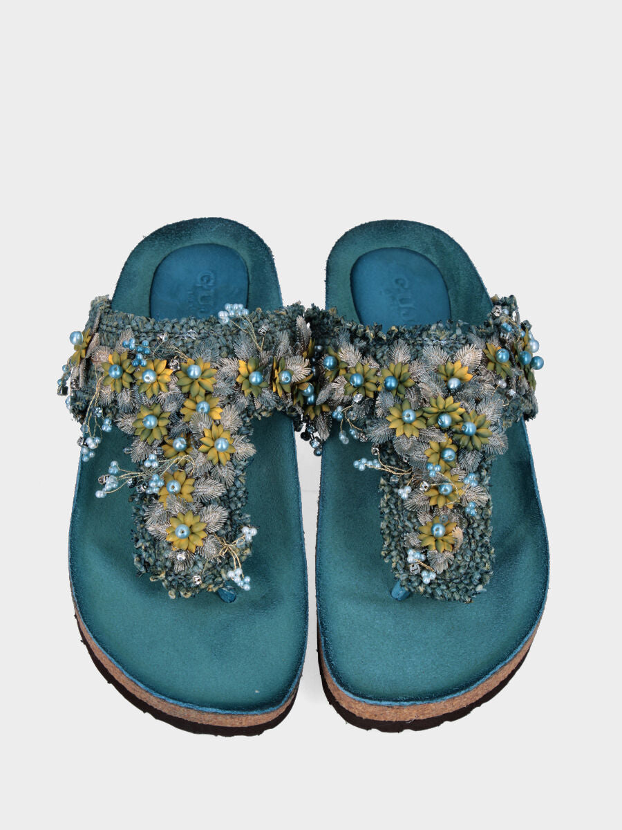 Blaue Riemchensandalen aus Raffia mit Blümchen- und Blätterband