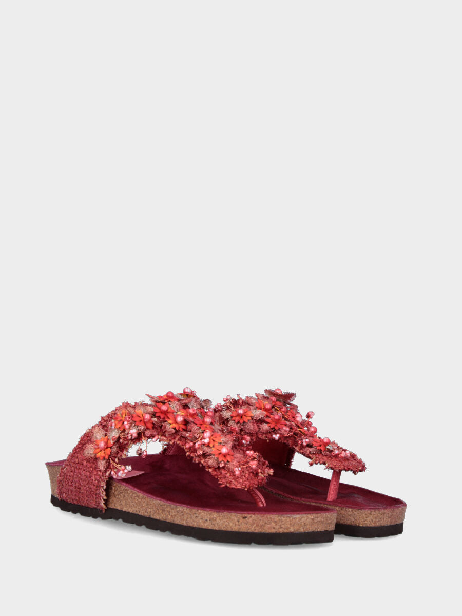 Tongs rouges en raphia avec bande de petites fleurs et feuilles