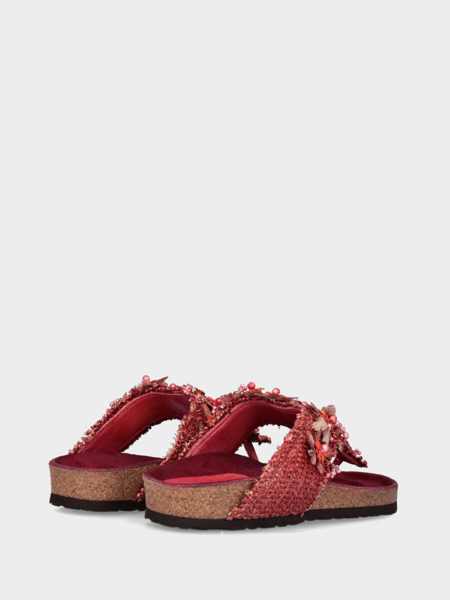 Tongs rouges en raphia avec bande de petites fleurs et feuilles