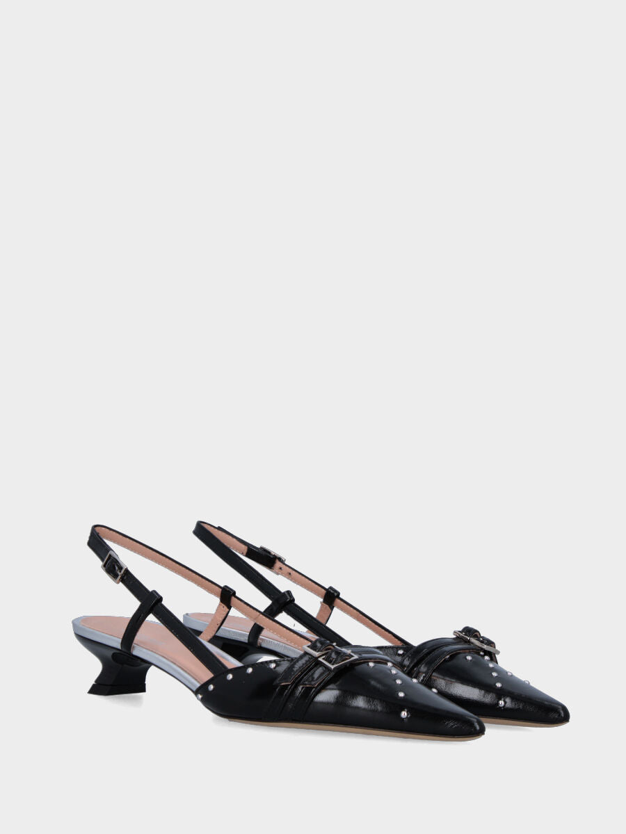 Slingback in vitello abrasivato nero con cinturini e borchie