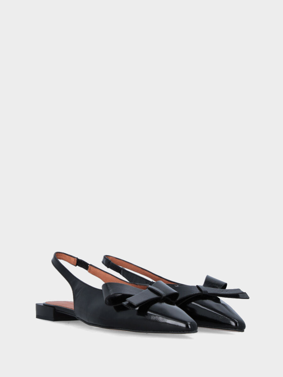 Slingback in vitello spazzolato nero con fiocco e punta quadrata sfilata