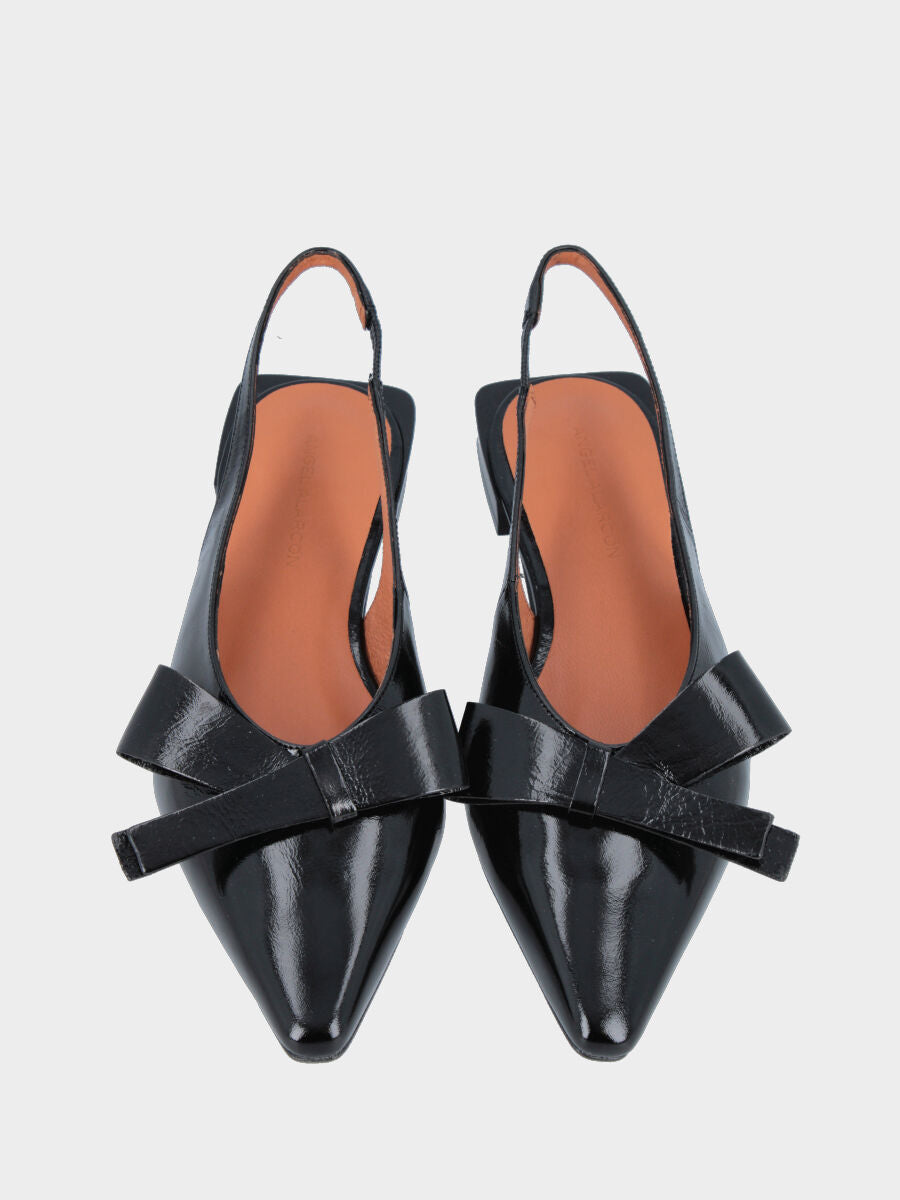 Slingback in vitello spazzolato nero con fiocco e punta quadrata sfilata