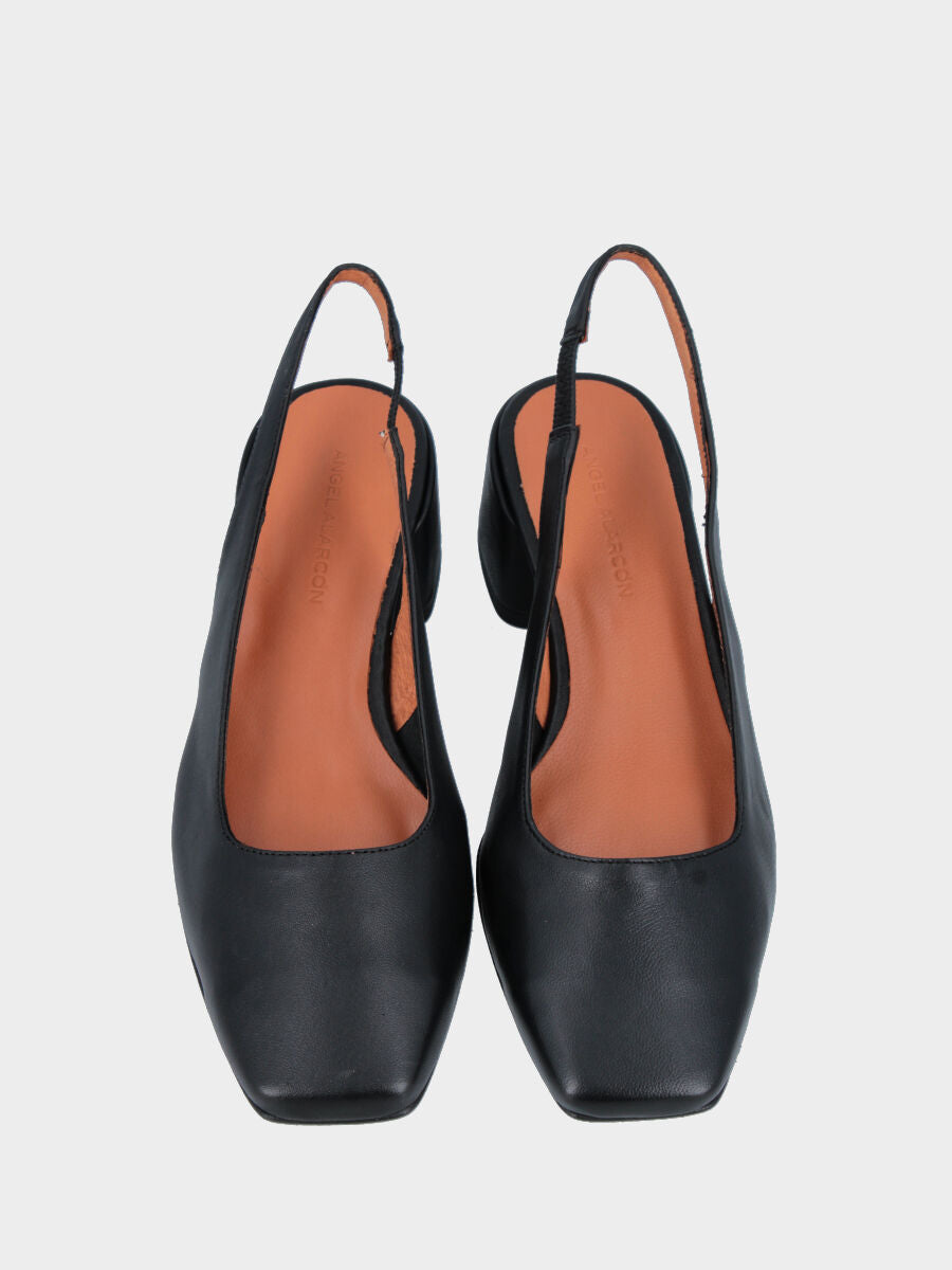 Slingback in vitello nero con tacco 30 mm e punta quadrata