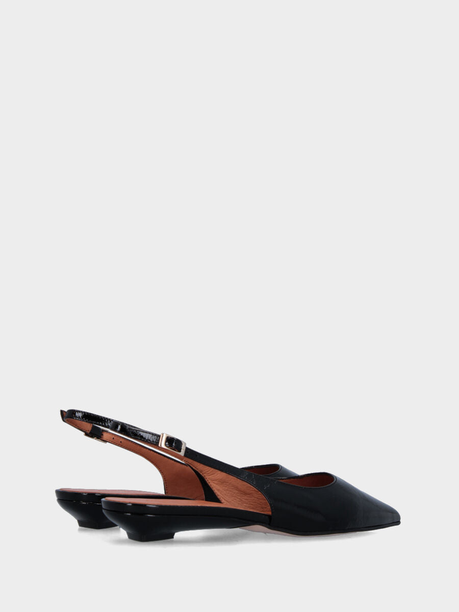 Slingback in naplak nero con zeppa 30 mm e punta sfilata