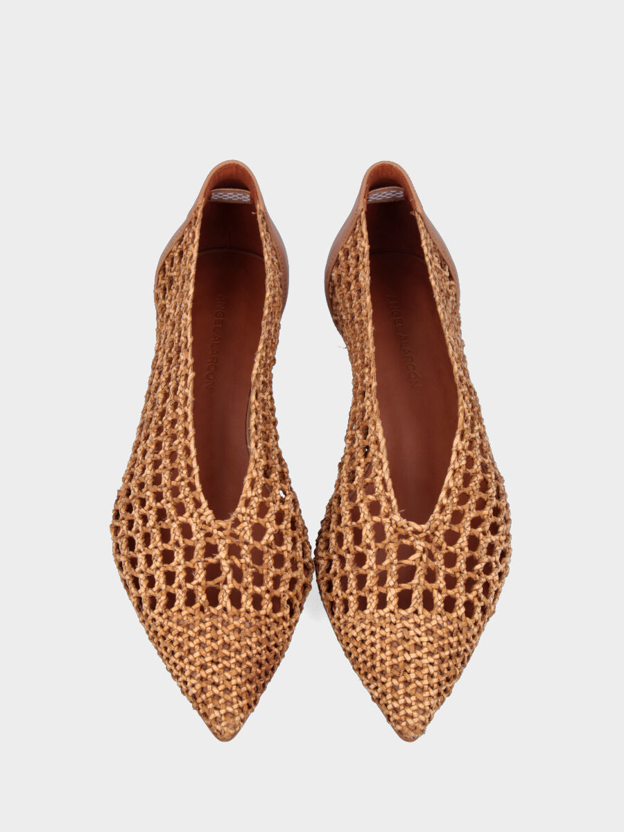 Ballerine en raphia beige avec semelle compensée et empeigne tressée ajourée