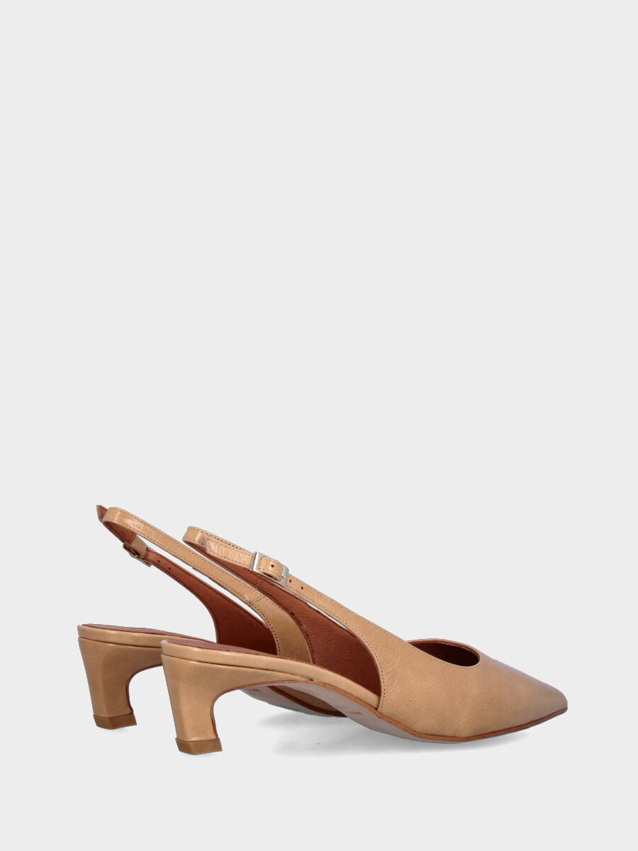 Slingback in vernice nude con tacco a coda e punta sfilata