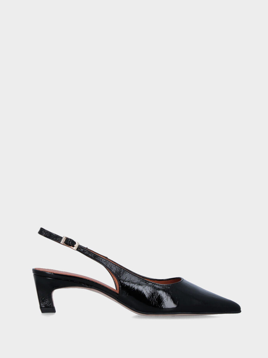 Slingback in vernice nera con tacco a coda e punta sfilata