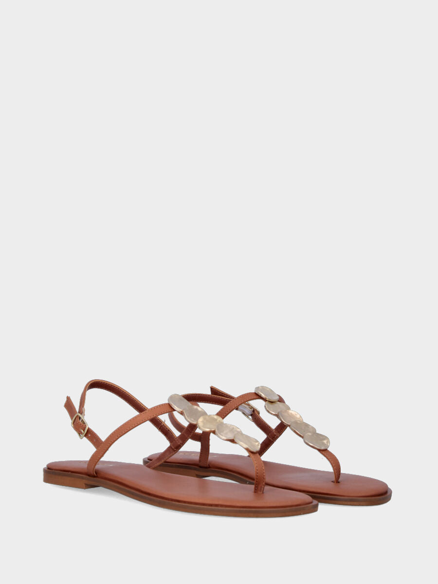 Infradito in nappa color cuoio con placchette metalliche