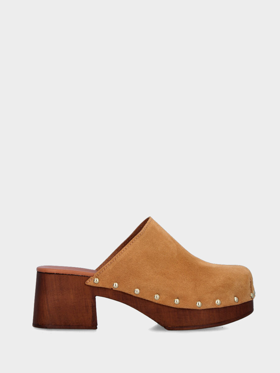 Zoccolo a sabot in velour color cammello con zeppa incavata