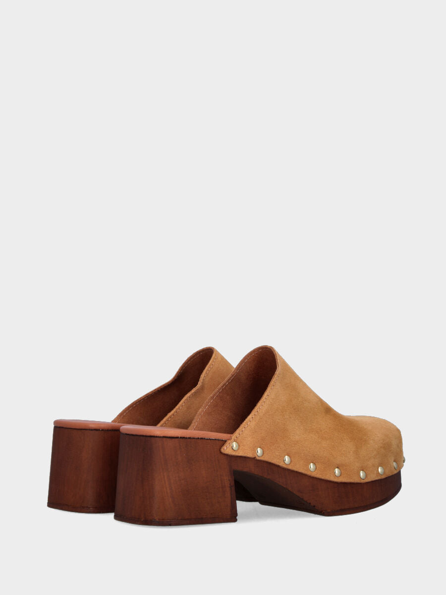 Zoccolo a sabot in velour color cammello con zeppa incavata
