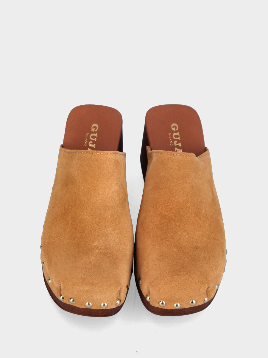 Zoccolo a sabot in velour color cammello con zeppa incavata