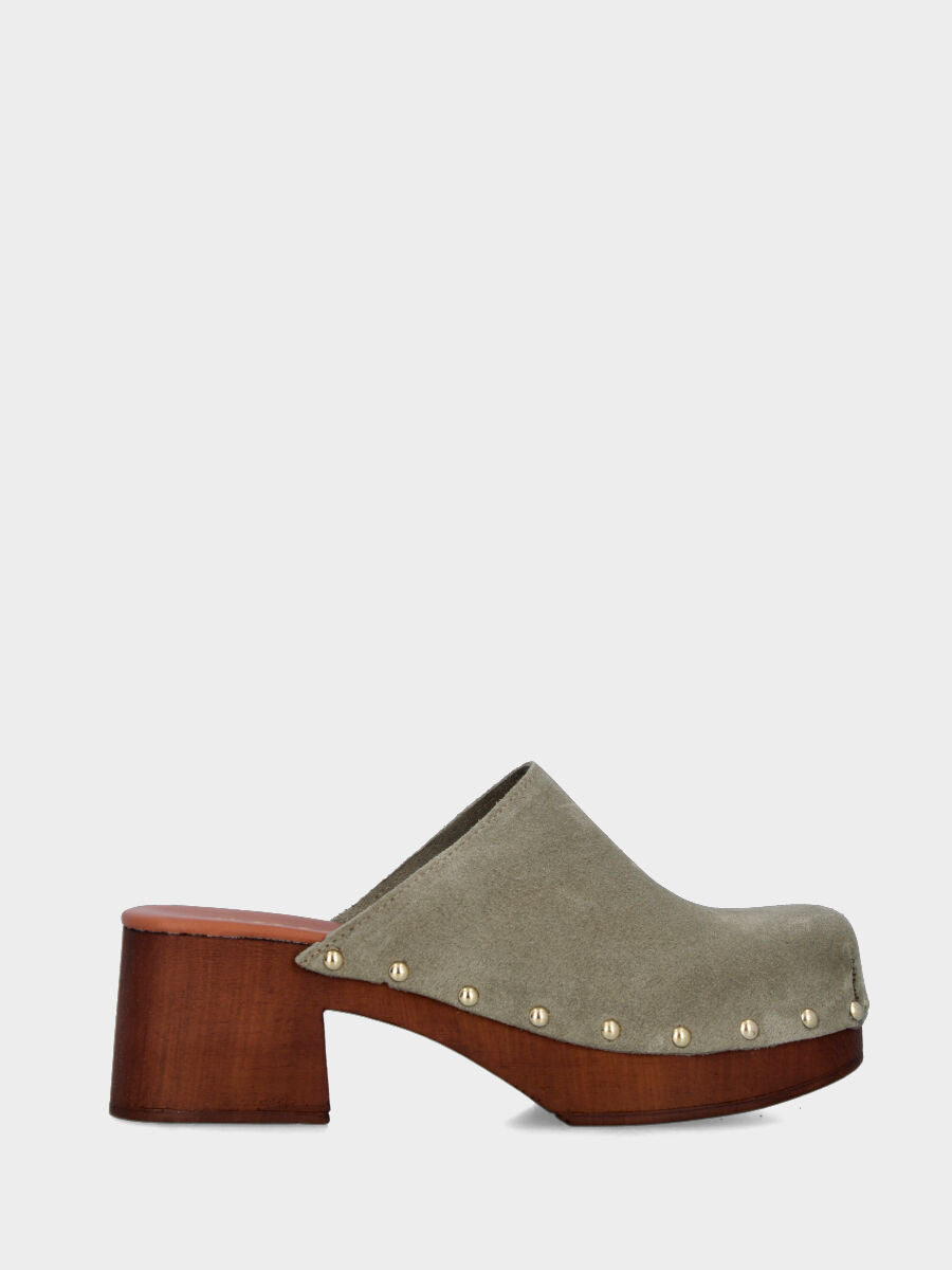 Zoccolo a sabot in velour verde salvia con zeppa incavata