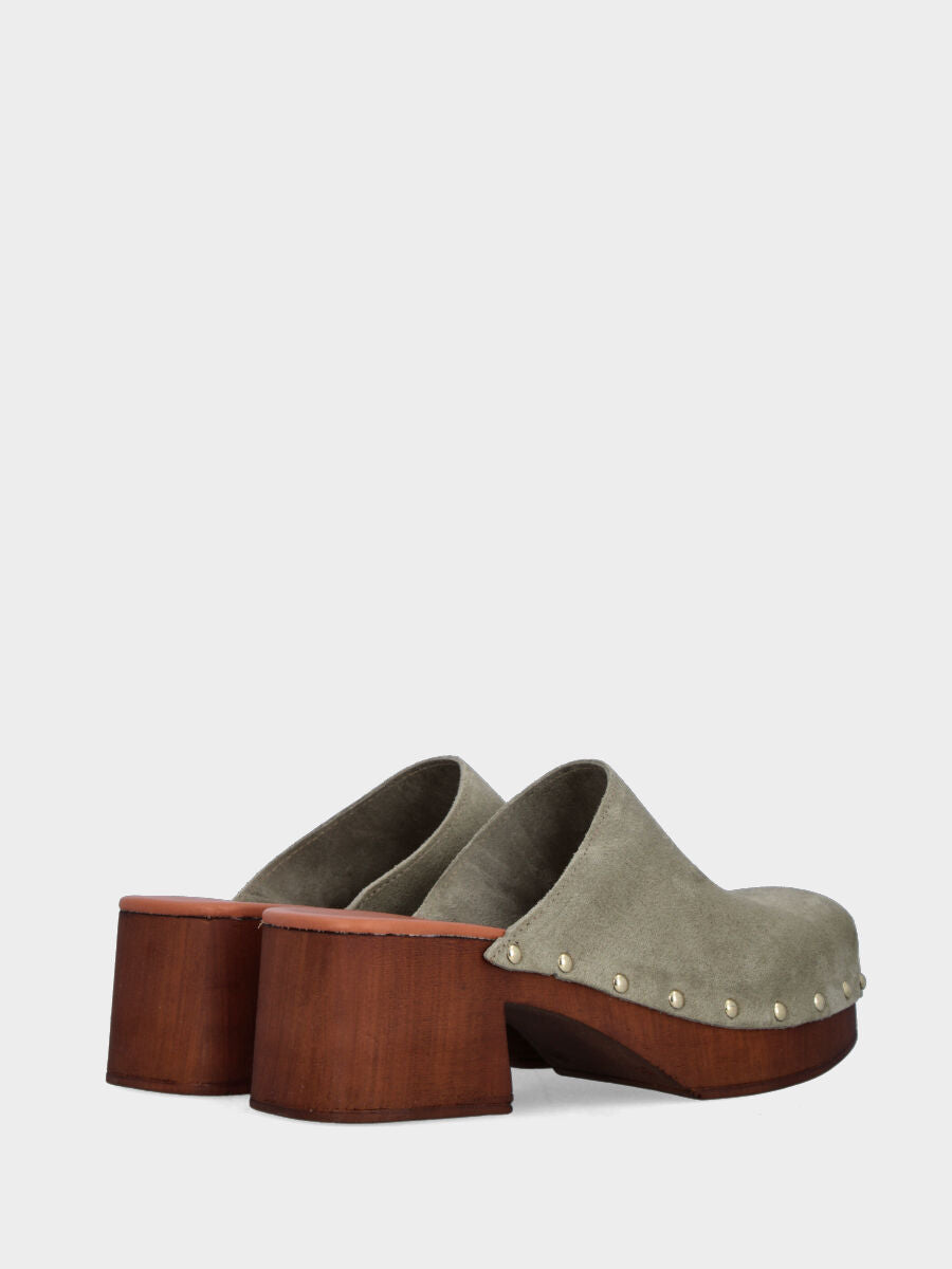 Zoccolo a sabot in velour verde salvia con zeppa incavata
