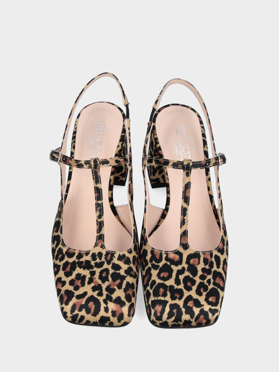 Slingback aus Leopardenstoff mit Charleston-Riemen und Blockabsatz